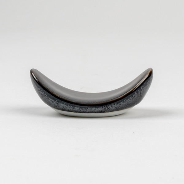 Image of Tessa Black Oval Chopstick Rest 2