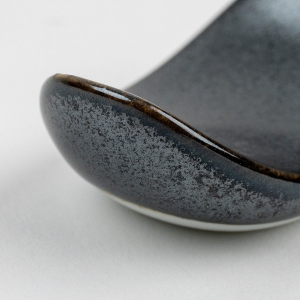Image of Tessa Black Oval Chopstick Rest 4