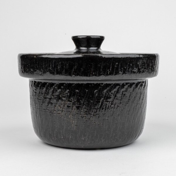 Image of Arita Black Donabe for Rice 8.75" / Serves 3 2
