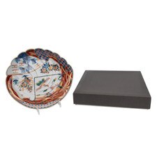 Daishoji Imari Shell-shaped Plate 12.75" with Plate Stand