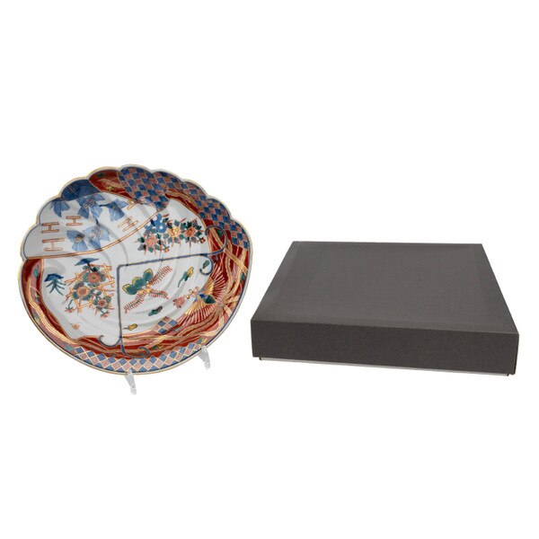 Image of Daishoji Imari Shell-shaped Plate 12.75" with Plate Stand 3