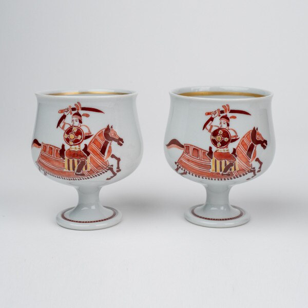 Image of Horseman Motif Sake Bottle and Cups 3