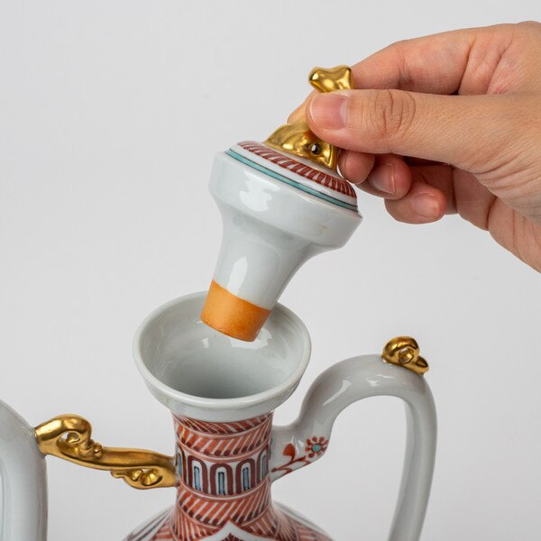 Image of Horseman Motif Sake Bottle and Cups 5