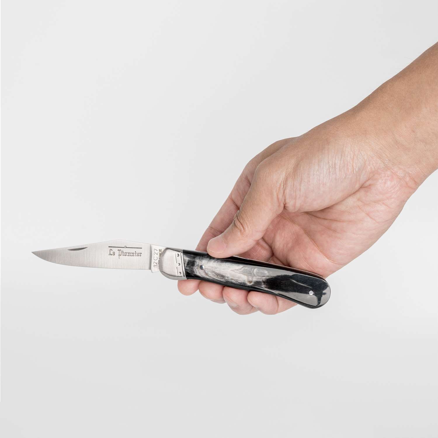Le Pionnier Black Horn Handle Folding Knife | KORIN