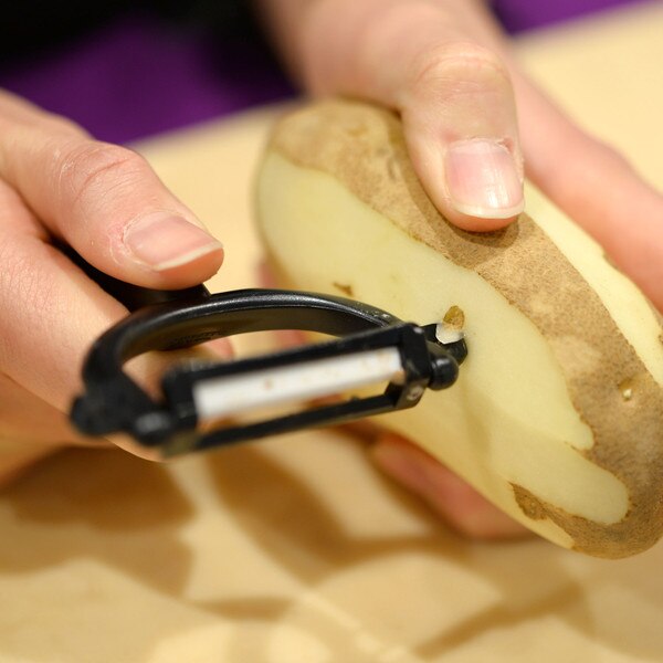 Image of Kyocera Ceramic Vegetable Peeler 5