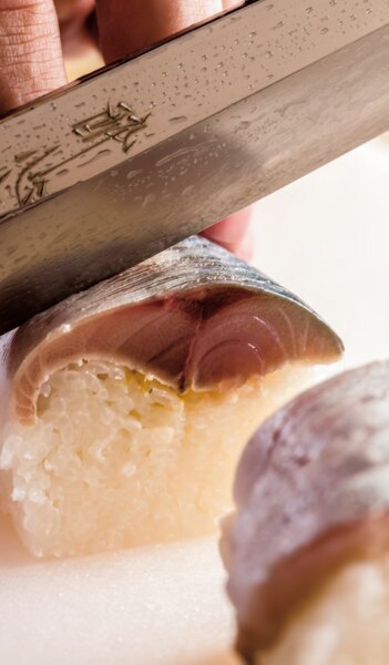 Image of Suisin Hayate Blue #2 Maguro Made by Itsuo Doi 11.8" 2