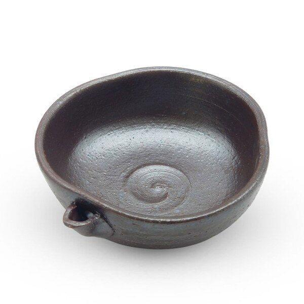 Image of Nanban Spouted Bowl 4.25" 1