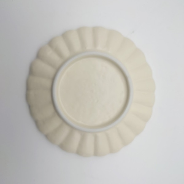 Image of Kohiki White Floral Round Plate 6.75" 4