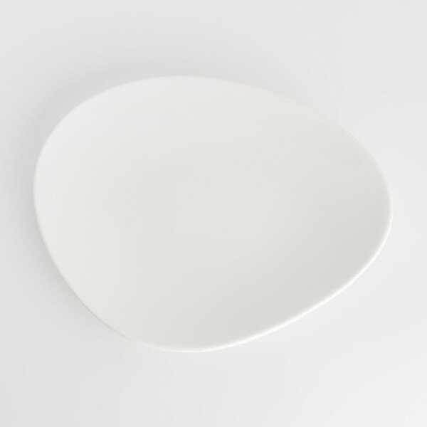 Image of Korin Durable White Clamshell Plate 8.25" 3