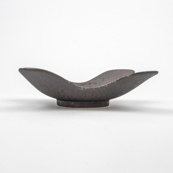 Image of Sho Petal Plate 9"L 2