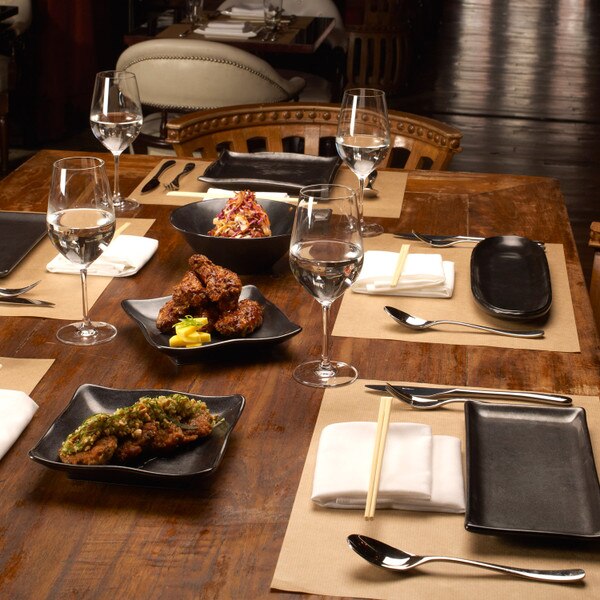 Image of Tessa Black Oval Plate 13.75" 2