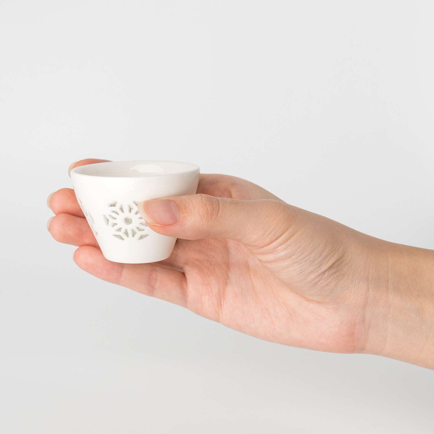 Hotaru White Flower Sake Cup | KORIN
