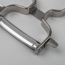 Stainless Curved Blade Vegetable Peeler hover-image