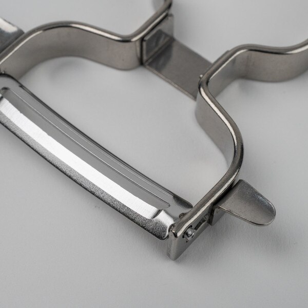 Image of Stainless Curved Blade Vegetable Peeler 4