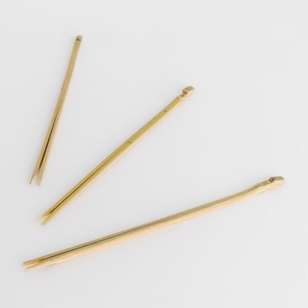 Image of Disposable Green Bamboo Pine Needle Skewers (Matsuba Gushi) 4”L (10cm) (100/pack) 2