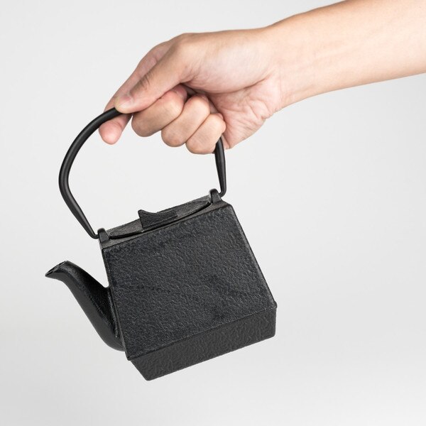 Image of Black Square Cast Iron Teapot 20 oz 7